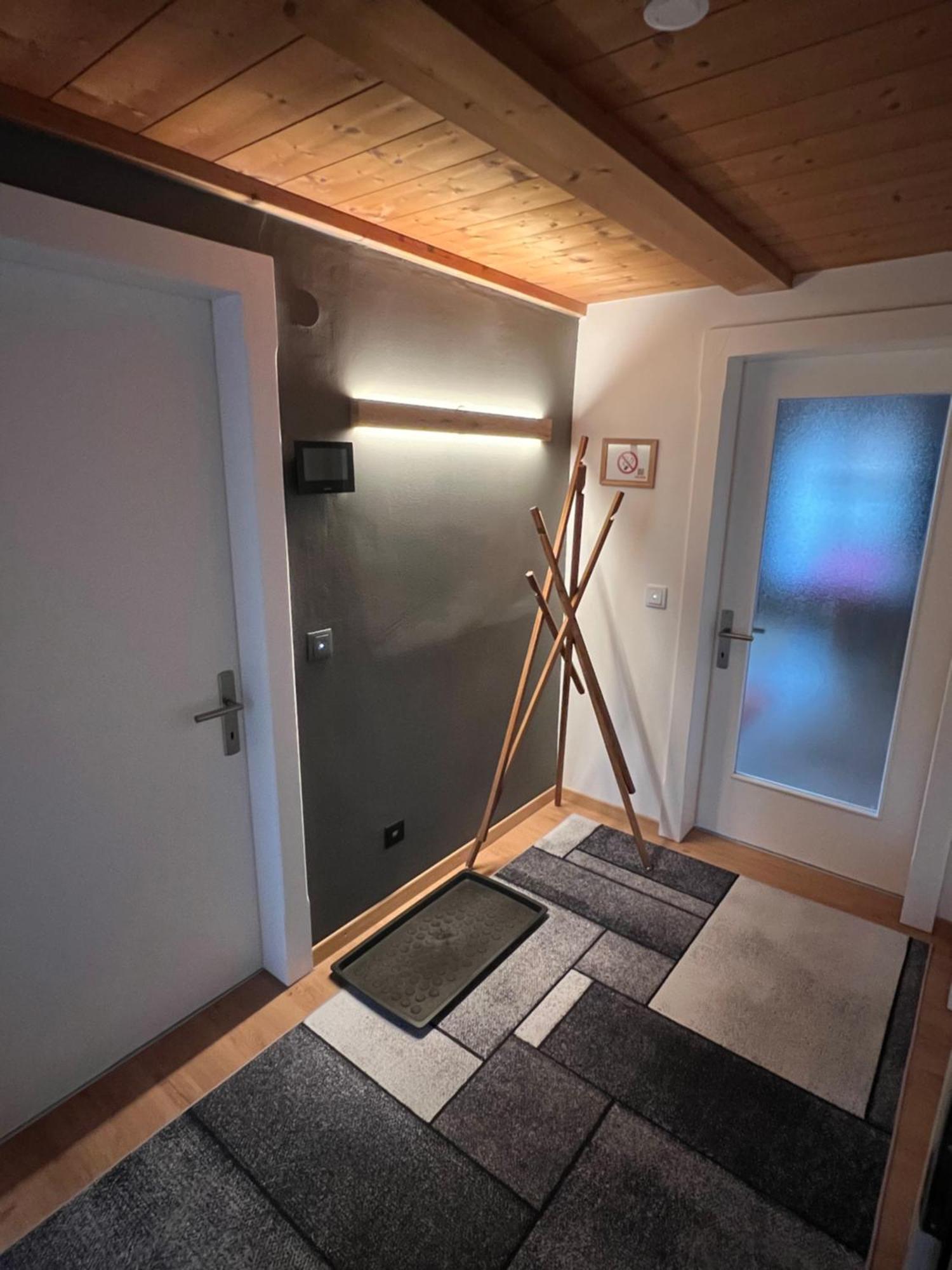 Crimson Cottage Apartments Dornbirn Room photo